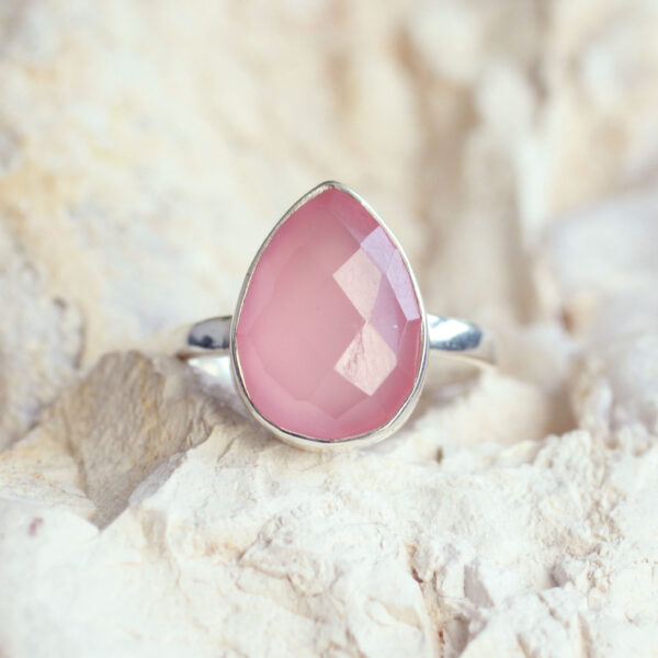 roze chalcedoon ring