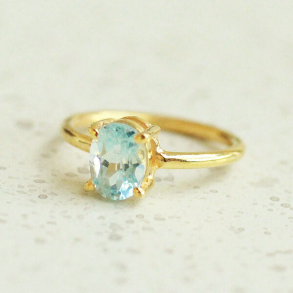 blauwe topaas ring