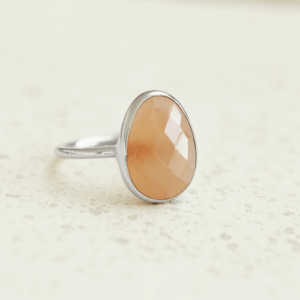 perzik maansteen ring
