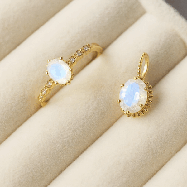 GOUDEN MAANSTEEN SIERADEN