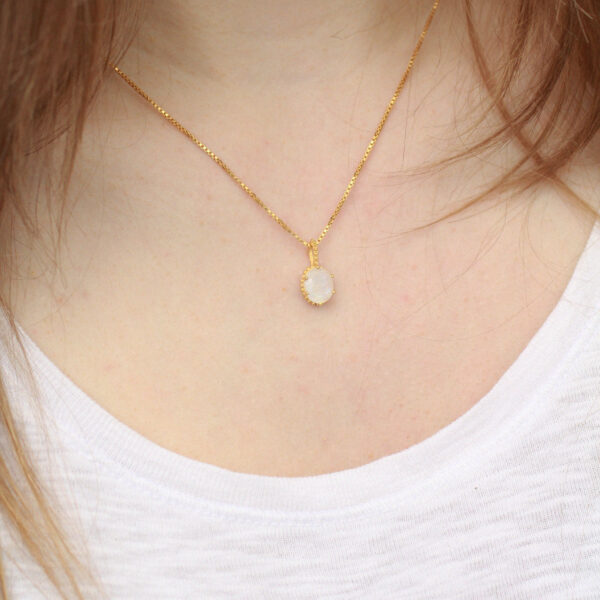 GOUDEN MAANSTEEN KETTING