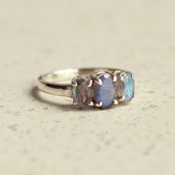 3 labradoriet ring