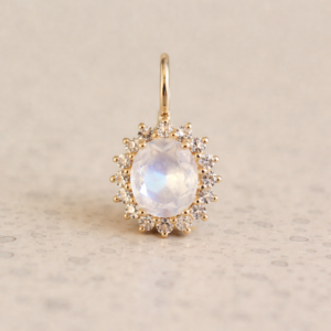 585 karaat maansteen