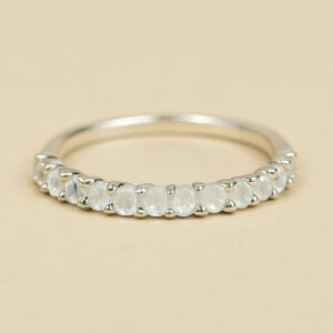 maansteen meedere stenen ring