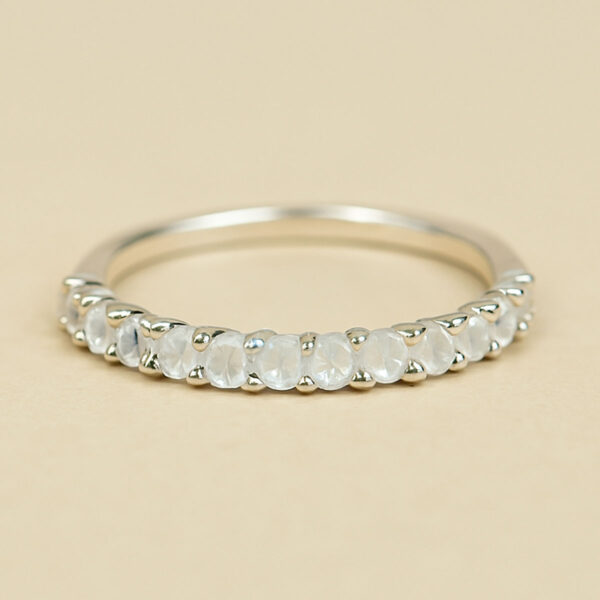 maansteen meedere stenen ring