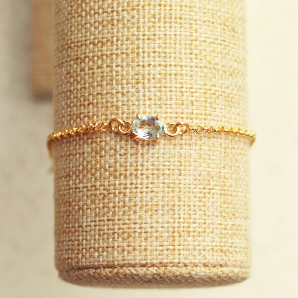 Blauwe topaas armband goud